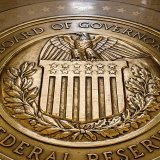 La Fed tente depuis plus d'un an de faire cesser cette flambée des prix. Pour cela, elle dispose d'un outil très efficace, mais qui agit à retardement: la hausse des taux. (AP Photo/Andrew Harnik, File)
